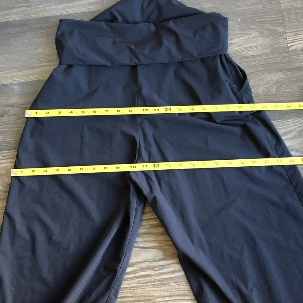 Nike Womens Bliss Studio Pants Foldover Capris Culottes Black